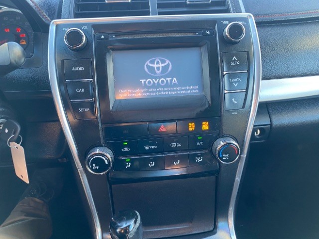 Toyota Camry Vehicle Full-screen Gallery Image 12