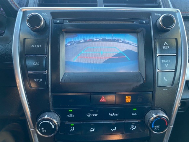 Toyota Camry Vehicle Full-screen Gallery Image 13