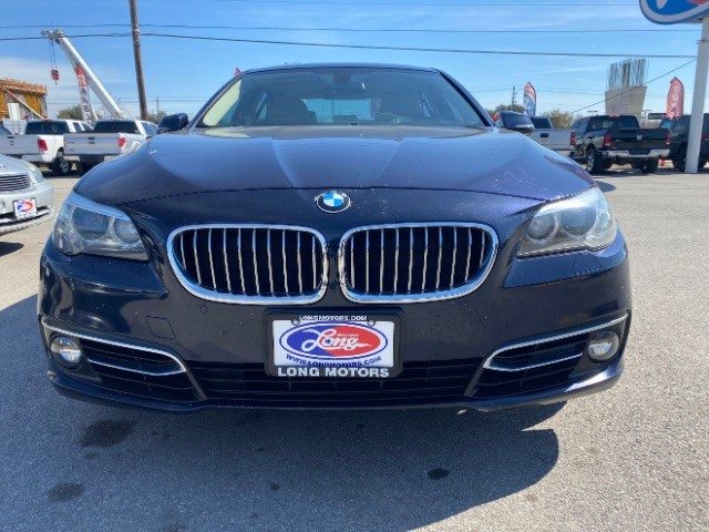 BMW 5 Series Vehicle Full-screen Gallery Image 02