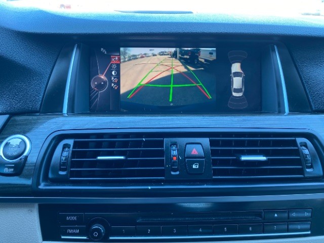 BMW 5 Series Vehicle Full-screen Gallery Image 14