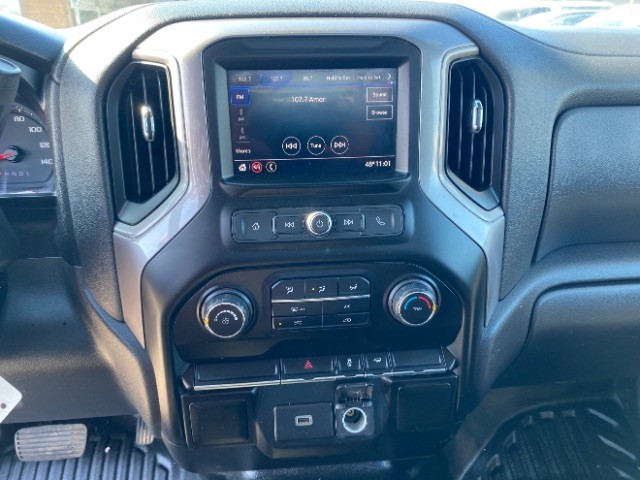 Chevrolet Silverado 1500 Vehicle Full-screen Gallery Image 12