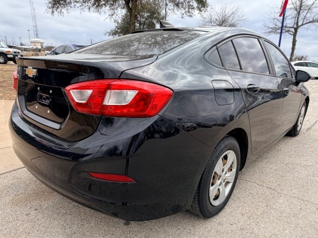 Chevrolet Cruze Vehicle Full-screen Gallery Image 04