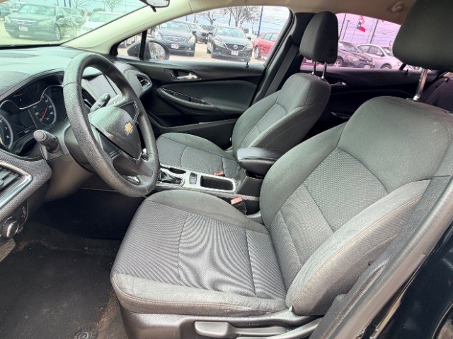 Chevrolet Cruze Vehicle Full-screen Gallery Image 07