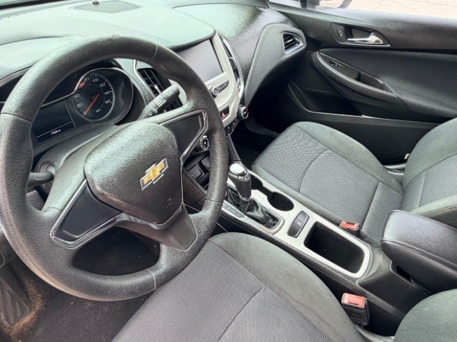 Chevrolet Cruze Vehicle Full-screen Gallery Image 09