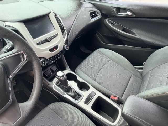 Chevrolet Cruze Vehicle Full-screen Gallery Image 10