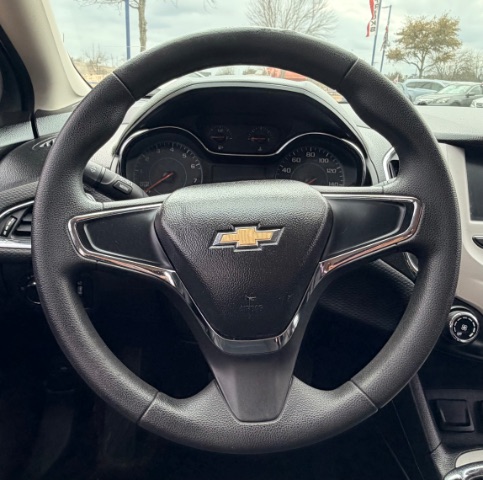 Chevrolet Cruze Vehicle Full-screen Gallery Image 13