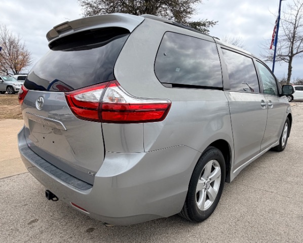 Toyota Sienna Vehicle Full-screen Gallery Image 04