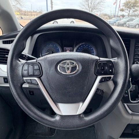 Toyota Sienna Vehicle Full-screen Gallery Image 14