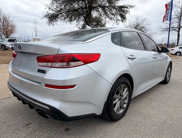 Kia Optima Vehicle Full-screen Gallery Image 04