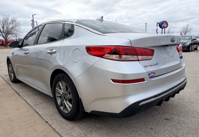 Kia Optima Vehicle Full-screen Gallery Image 05