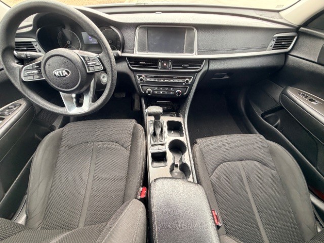 Kia Optima Vehicle Full-screen Gallery Image 06