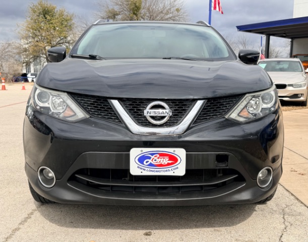 Nissan Rogue Sport Vehicle Full-screen Gallery Image 03