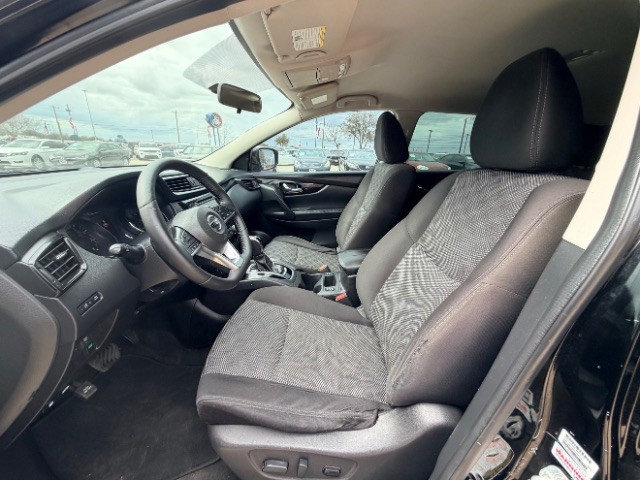 Nissan Rogue Sport Vehicle Full-screen Gallery Image 07