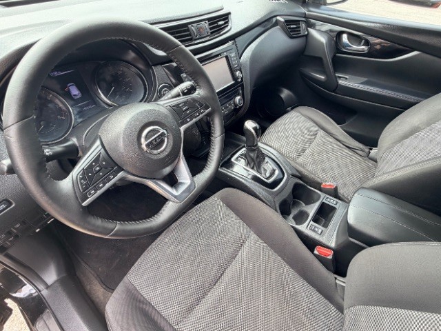 Nissan Rogue Sport Vehicle Full-screen Gallery Image 09