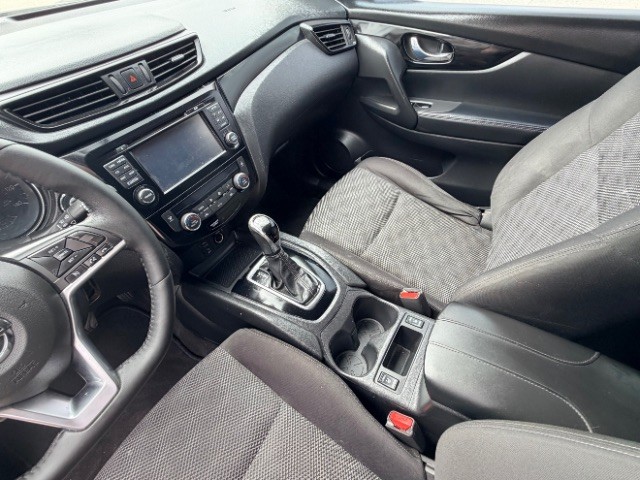 Nissan Rogue Sport Vehicle Full-screen Gallery Image 10