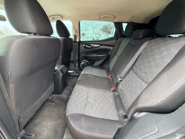 Nissan Rogue Sport Vehicle Full-screen Gallery Image 11