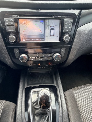 Nissan Rogue Sport Vehicle Full-screen Gallery Image 12