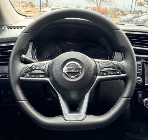 Nissan Rogue Sport Vehicle Full-screen Gallery Image 14