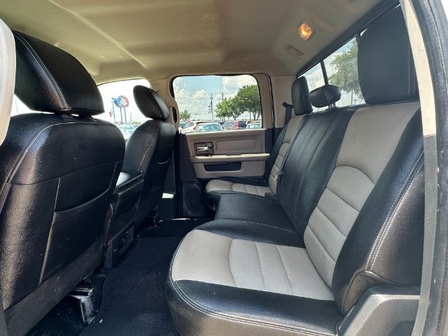 Ram 2500 Vehicle Full-screen Gallery Image 09