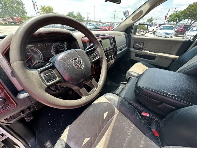 Ram 2500 Vehicle Full-screen Gallery Image 10