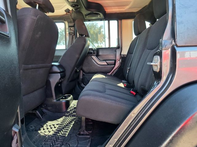 Jeep Wrangler Unlimited Vehicle Full-screen Gallery Image 08