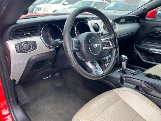 Ford Mustang Vehicle Full-screen Gallery Image 09