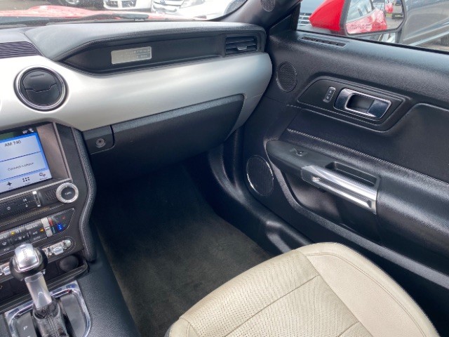 Ford Mustang Vehicle Full-screen Gallery Image 10