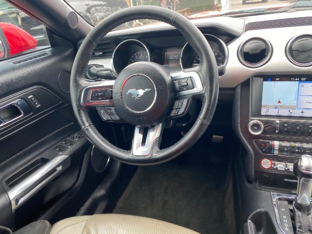 Ford Mustang Vehicle Full-screen Gallery Image 11