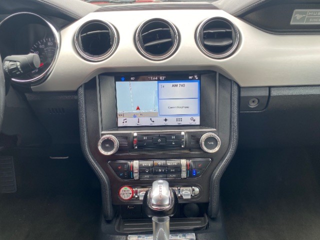 Ford Mustang Vehicle Full-screen Gallery Image 12