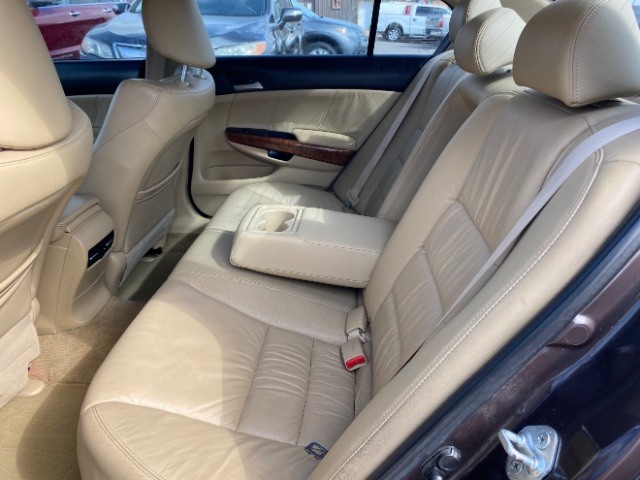 Honda Accord Sedan Vehicle Full-screen Gallery Image 07