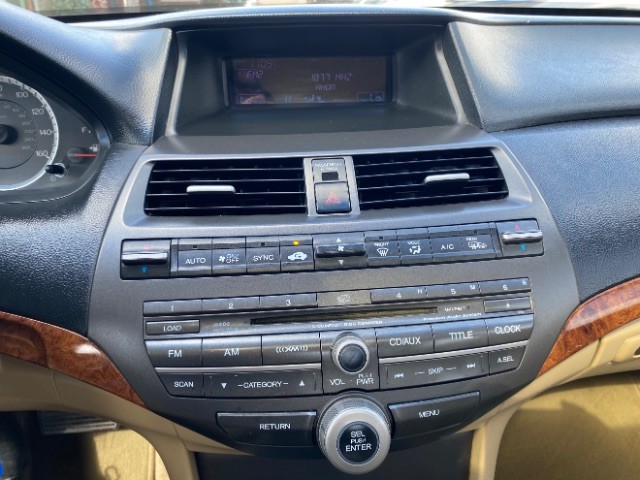 Honda Accord Sedan Vehicle Full-screen Gallery Image 13