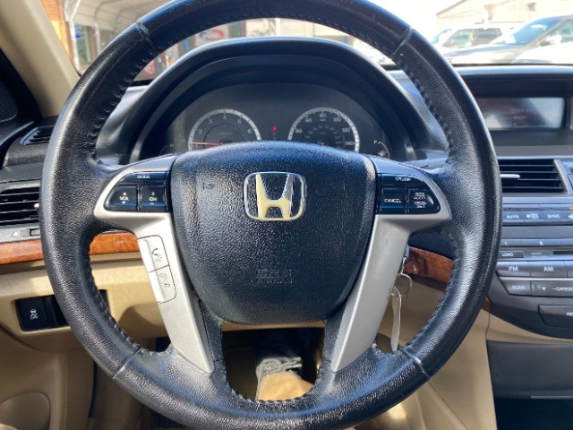 Honda Accord Sedan Vehicle Full-screen Gallery Image 14