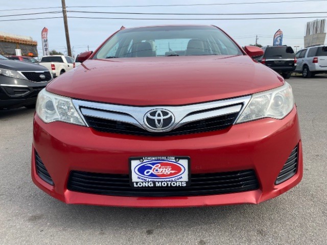 Toyota Camry Vehicle Full-screen Gallery Image 02