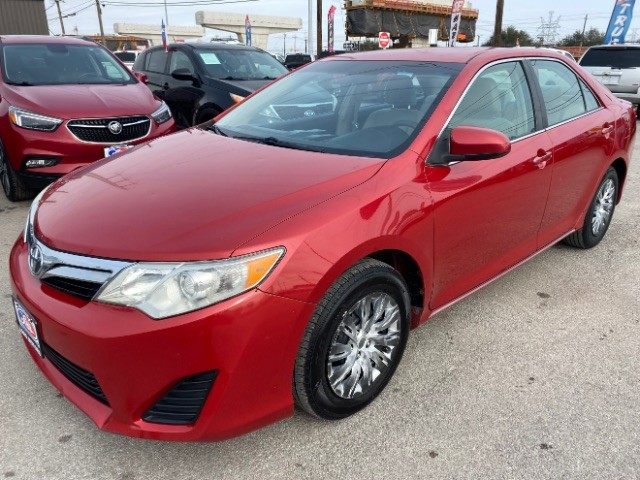 Toyota Camry Vehicle Full-screen Gallery Image 03