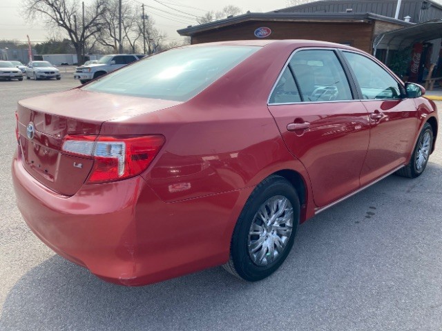 Toyota Camry Vehicle Full-screen Gallery Image 05