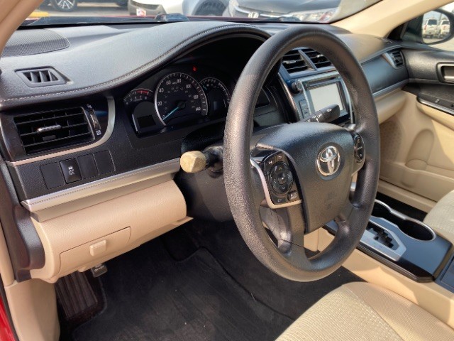 Toyota Camry Vehicle Full-screen Gallery Image 09