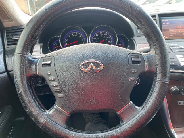 INFINITI M35 Vehicle Full-screen Gallery Image 14