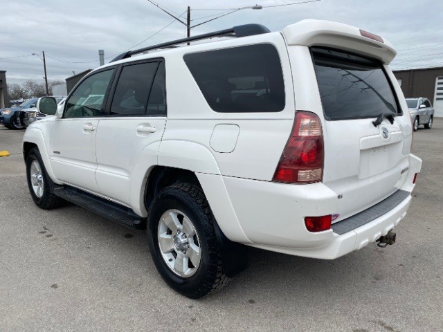 Toyota 4Runner Vehicle Full-screen Gallery Image 04