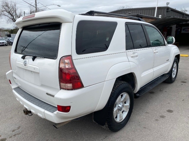 Toyota 4Runner Vehicle Full-screen Gallery Image 05