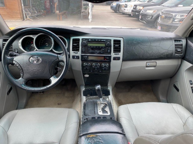 Toyota 4Runner Vehicle Full-screen Gallery Image 06