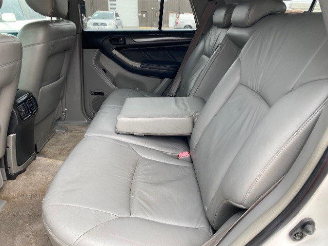 Toyota 4Runner Vehicle Full-screen Gallery Image 07