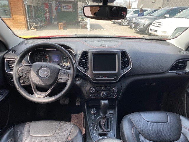 Jeep Cherokee Vehicle Full-screen Gallery Image 06