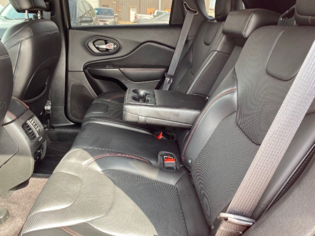 Jeep Cherokee Vehicle Full-screen Gallery Image 07