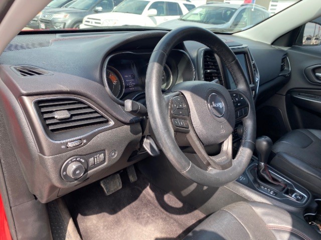 Jeep Cherokee Vehicle Full-screen Gallery Image 09