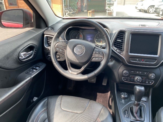 Jeep Cherokee Vehicle Full-screen Gallery Image 11