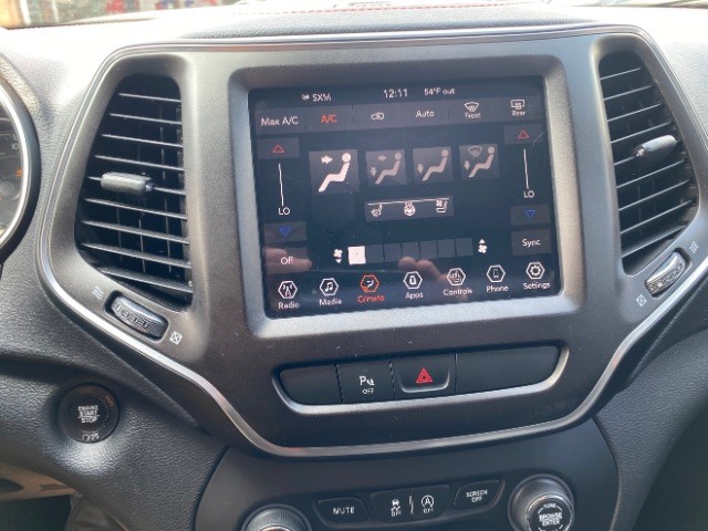 Jeep Cherokee Vehicle Full-screen Gallery Image 12