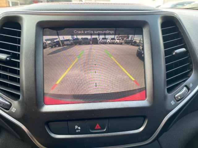 Jeep Cherokee Vehicle Full-screen Gallery Image 13