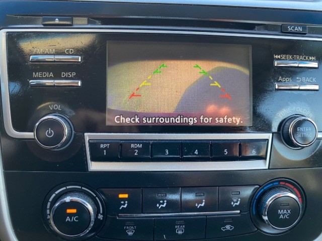 Nissan Altima Vehicle Full-screen Gallery Image 13