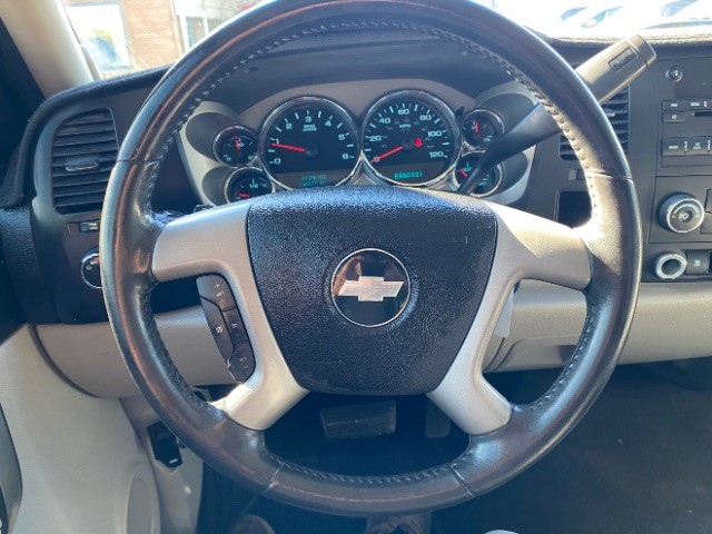 Chevrolet Silverado 1500 Vehicle Full-screen Gallery Image 13