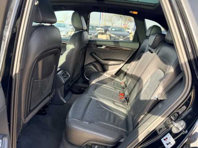 Audi Q5 Vehicle Full-screen Gallery Image 09